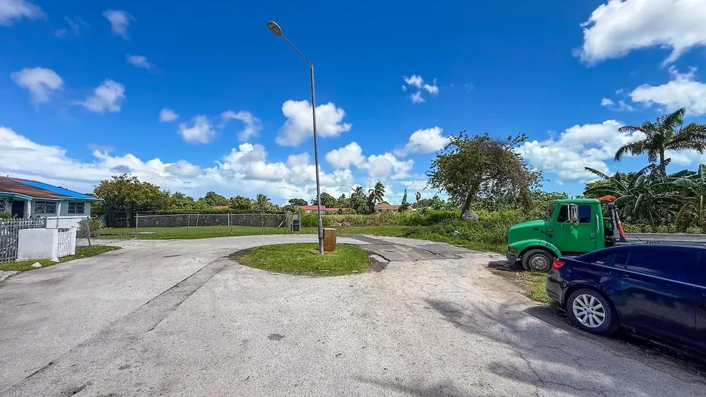 Golden Gates New Providence Paradise Island BS