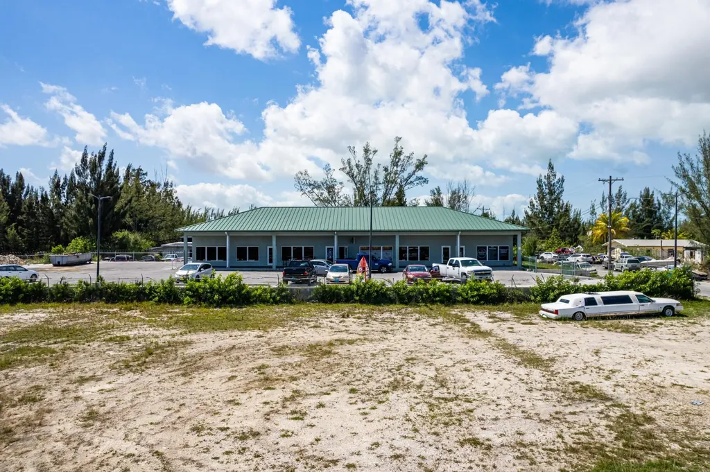 Queen's Highway Grand Bahama Freeport BS