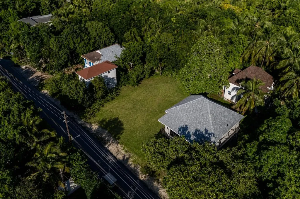 Lot 43 Eleuthera BS