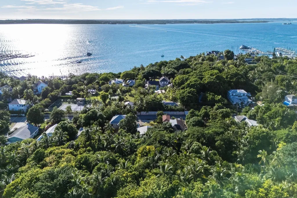 Lot 43 Eleuthera BS