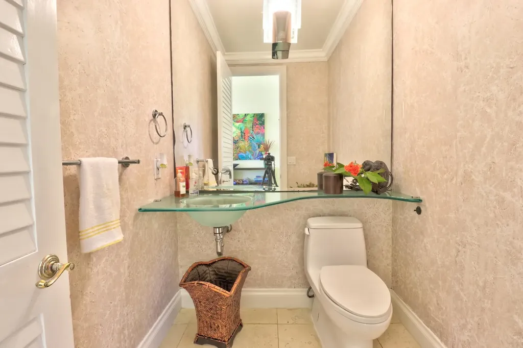 Tip Sea Too Abaco BS