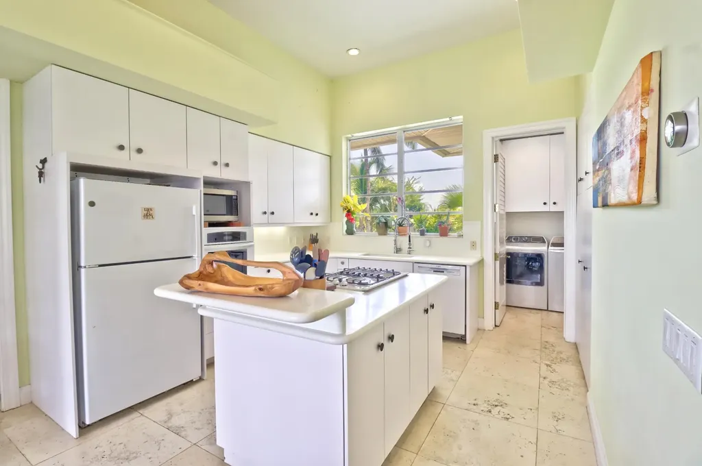 Tip Sea Too Abaco BS