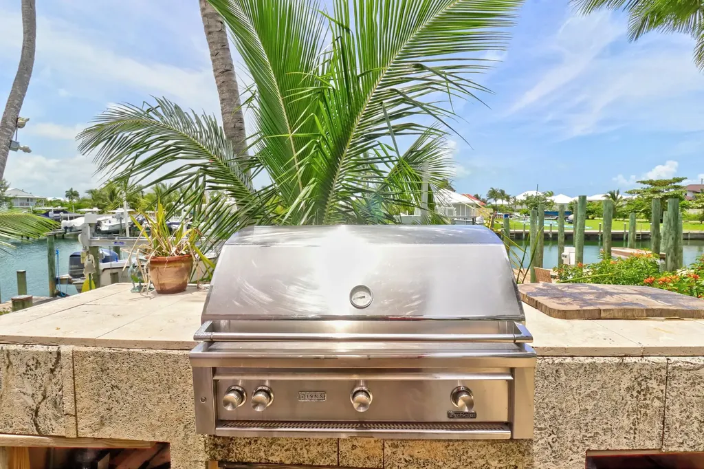 Tip Sea Too Abaco BS