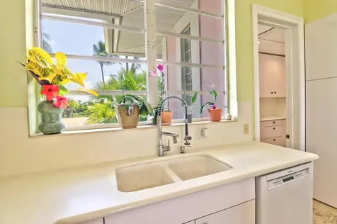 Tip Sea Too Abaco BS