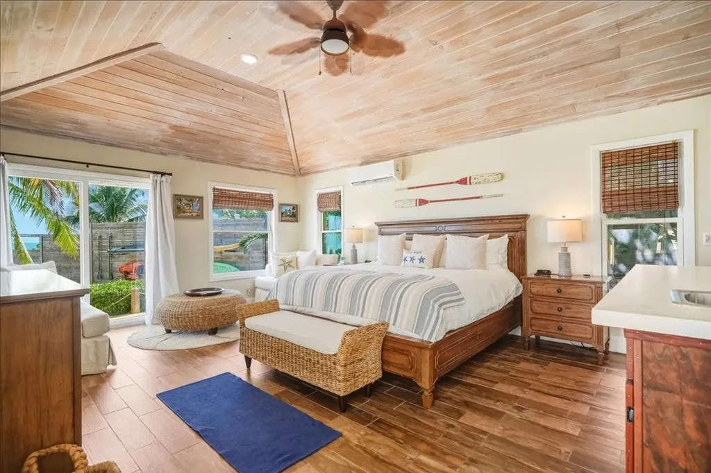 Latitude Adjustment Exuma BS