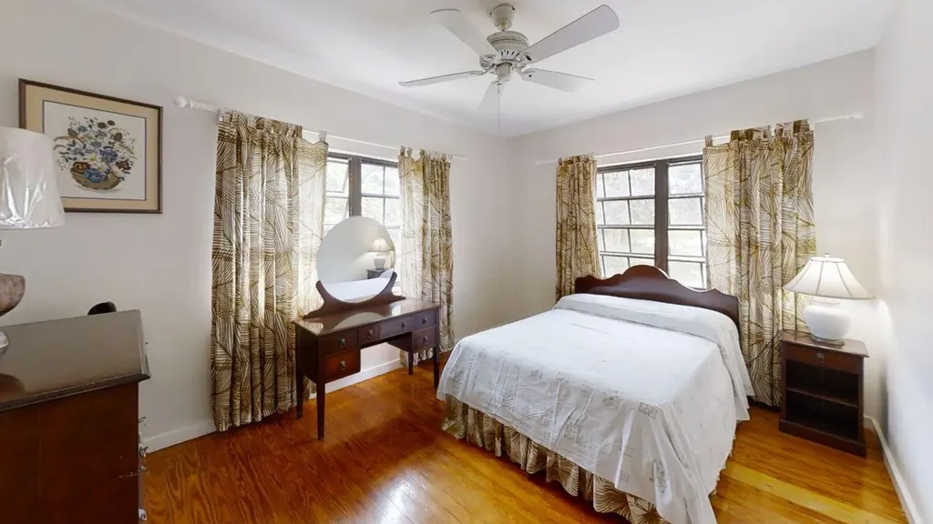 Hamilton's Long Island BS