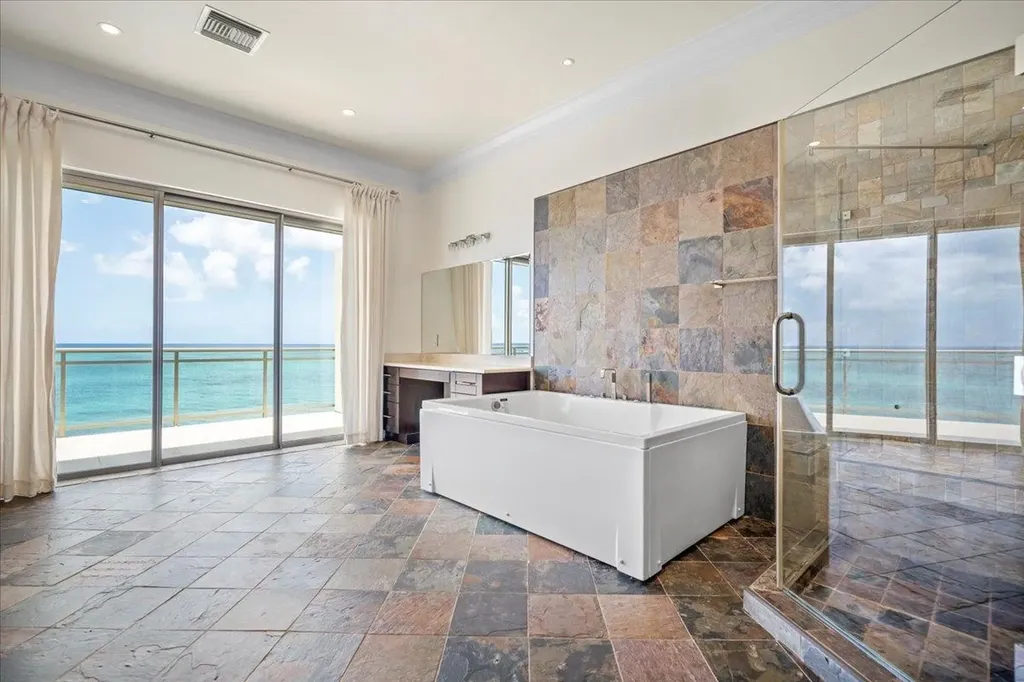 Columbus Cove New Providence Paradise Island BS