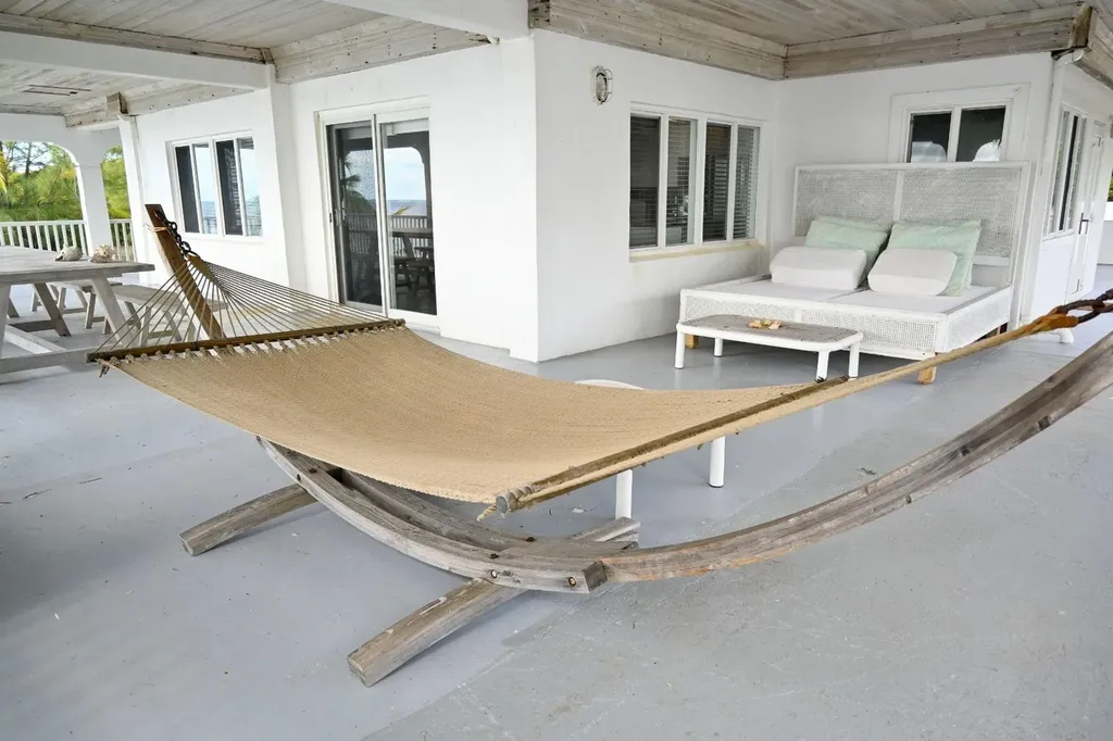 Lazy Shore Road Eleuthera BS