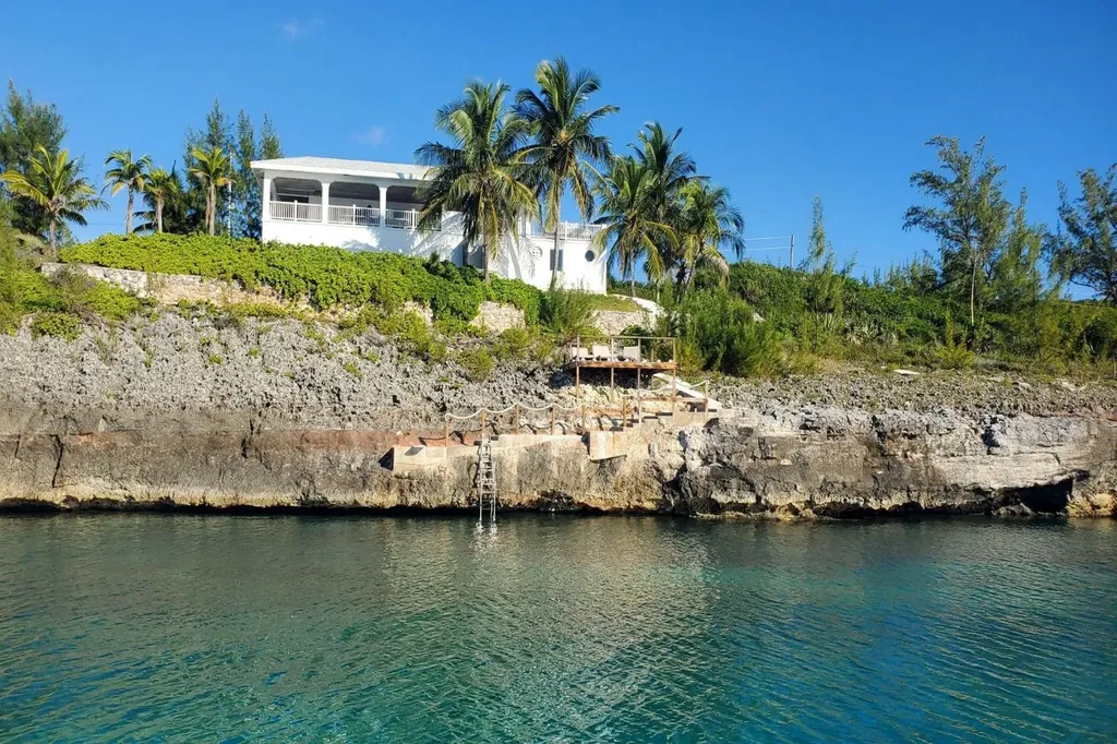 Lazy Shore Road Eleuthera BS