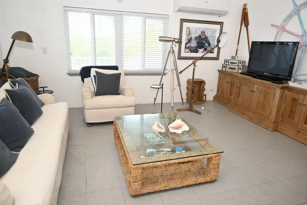 Lazy Shore Road Eleuthera BS