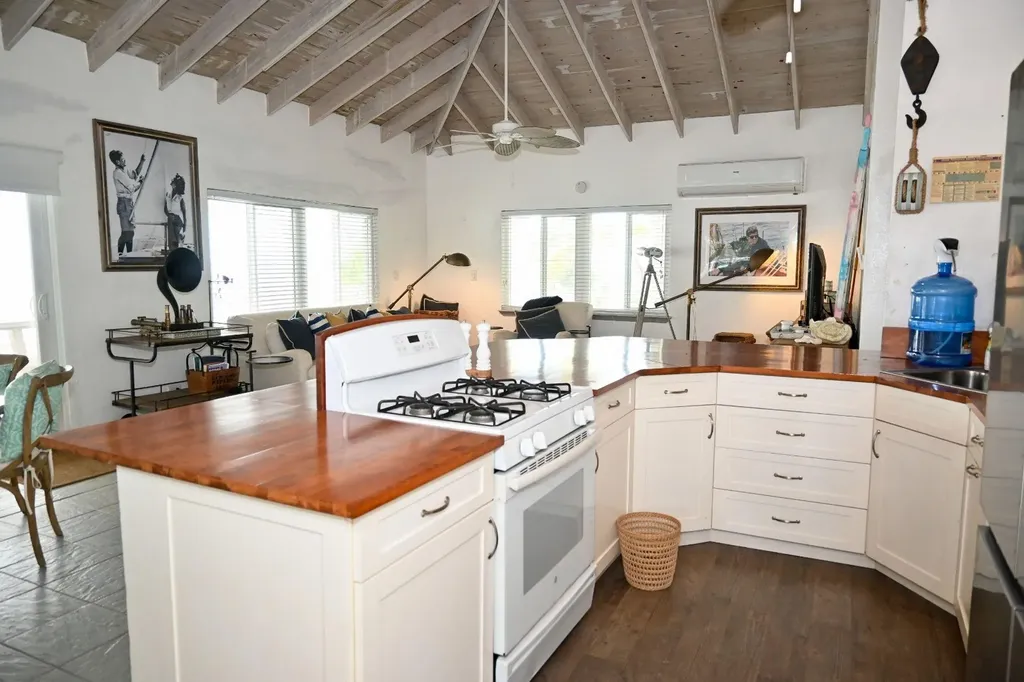 Lazy Shore Road Eleuthera BS