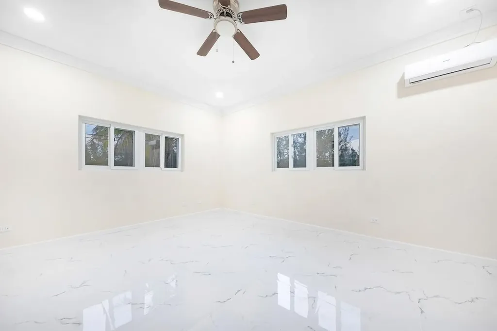 185 Hopkins Drive New Providence Paradise Island BS