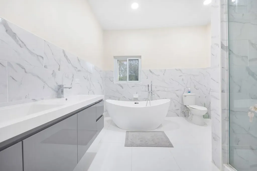 185 Hopkins Drive New Providence Paradise Island BS