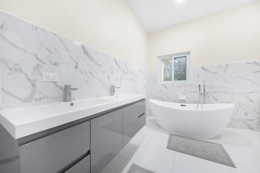 185 Hopkins Drive New Providence Paradise Island BS