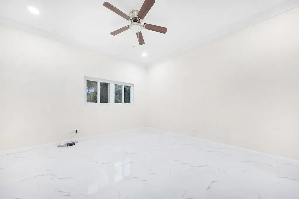 185 Hopkins Drive New Providence Paradise Island BS