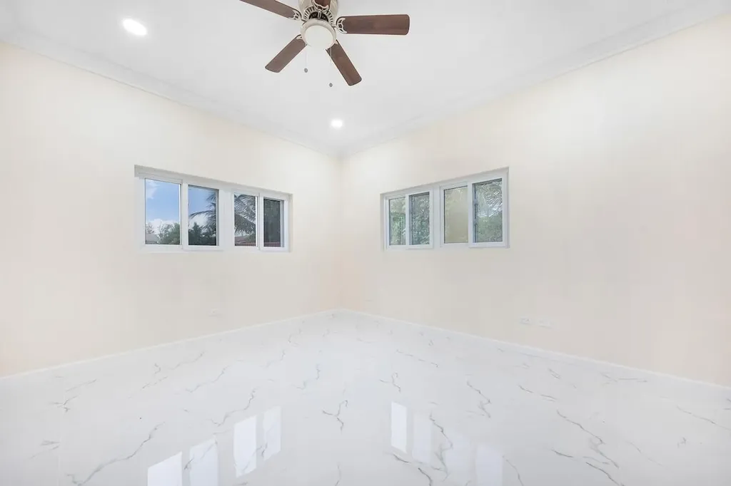 185 Hopkins Drive New Providence Paradise Island BS