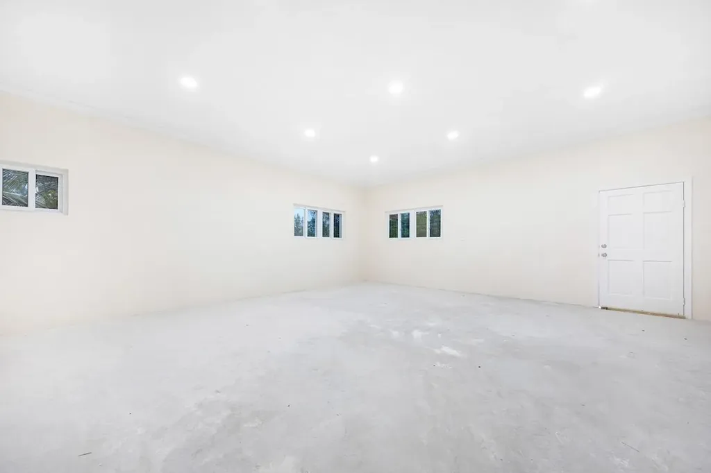 185 Hopkins Drive New Providence Paradise Island BS