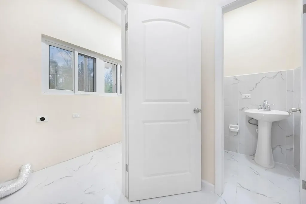 185 Hopkins Drive New Providence Paradise Island BS