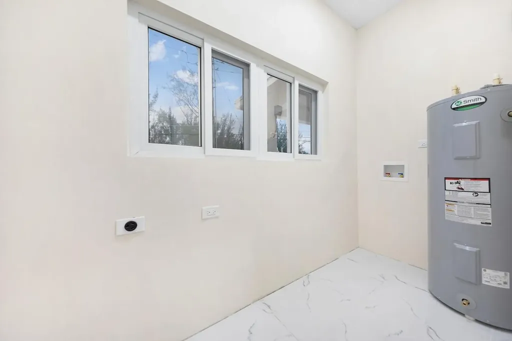 185 Hopkins Drive New Providence Paradise Island BS