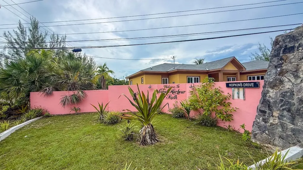 185 Hopkins Drive New Providence Paradise Island BS