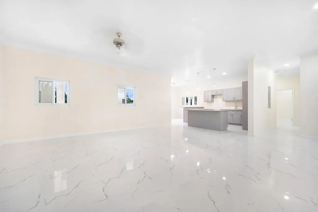 185 Hopkins Drive New Providence Paradise Island BS