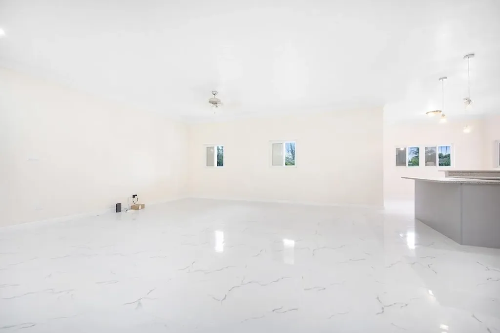 185 Hopkins Drive New Providence Paradise Island BS