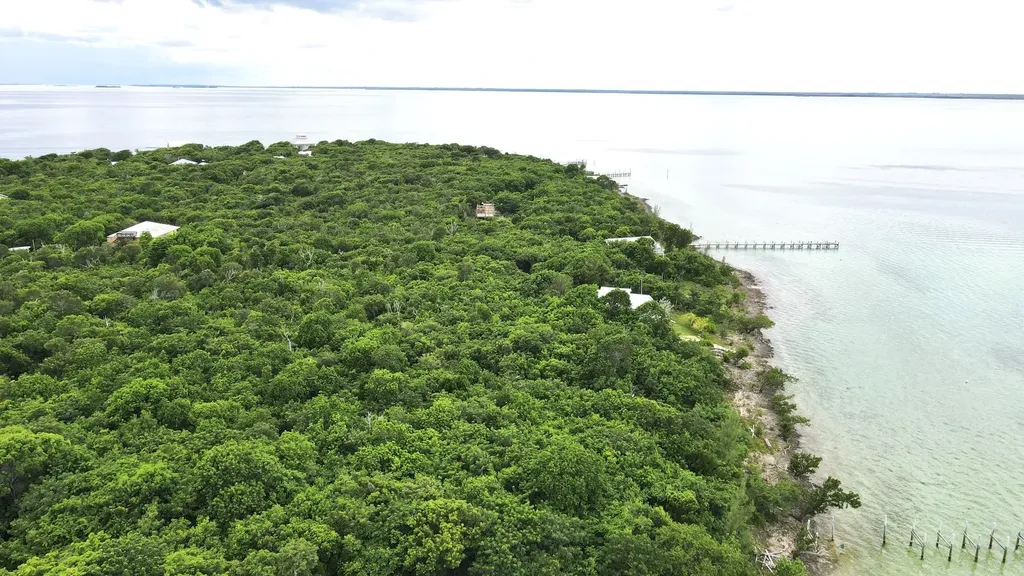 Lot 15, Lubbers Cay Abaco BS