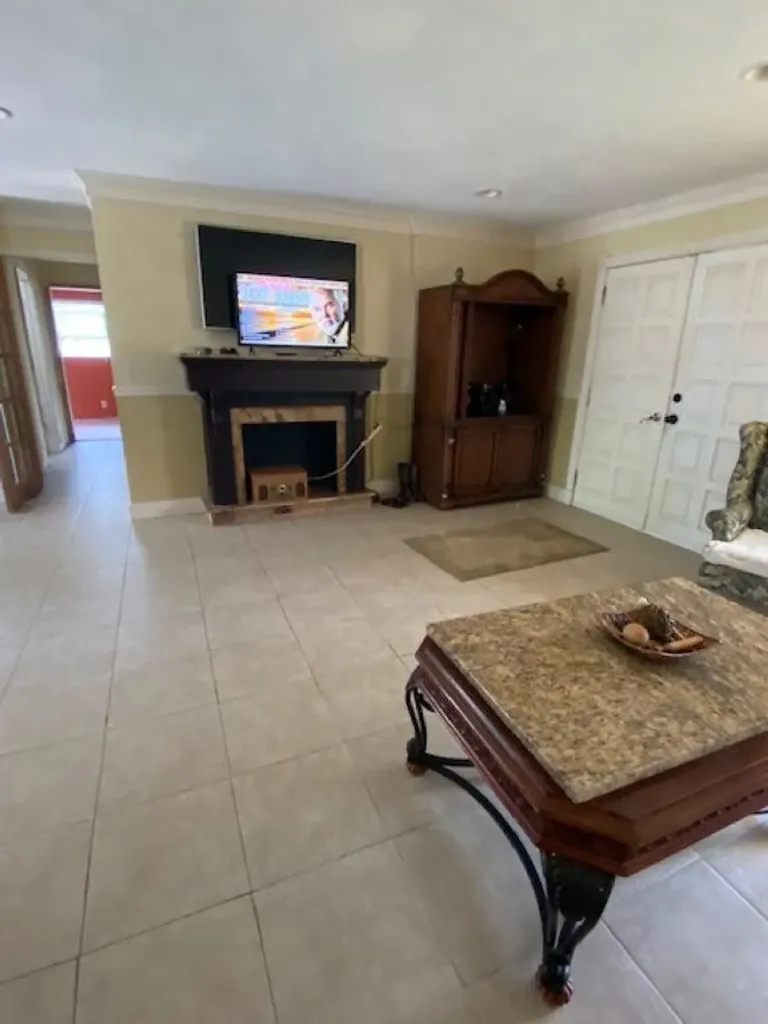 Pelican Road Yeoman Wood 17 Grand Bahama Freeport BS