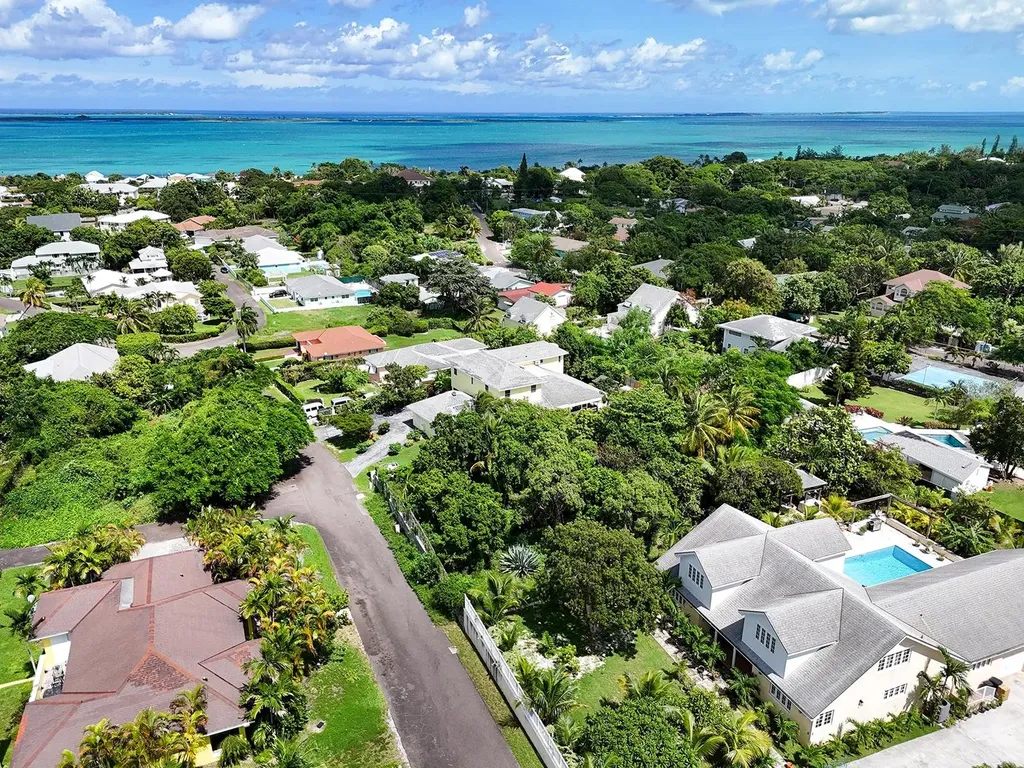 #32 Ridgeway Estates New Providence Paradise Island BS