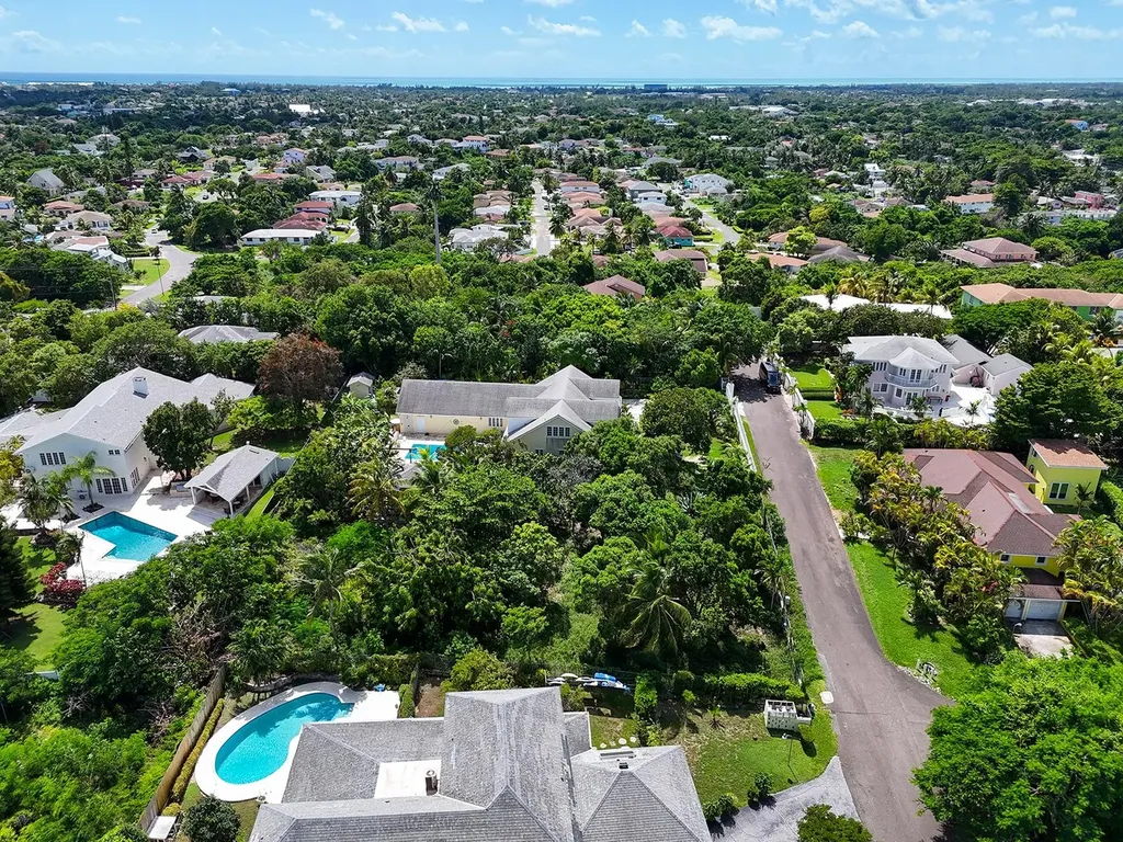 #32 Ridgeway Estates New Providence Paradise Island BS