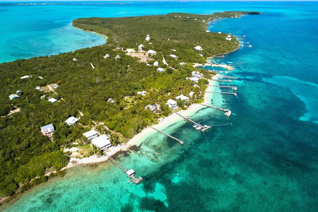 East Breeze, Lot 123 Abaco BS