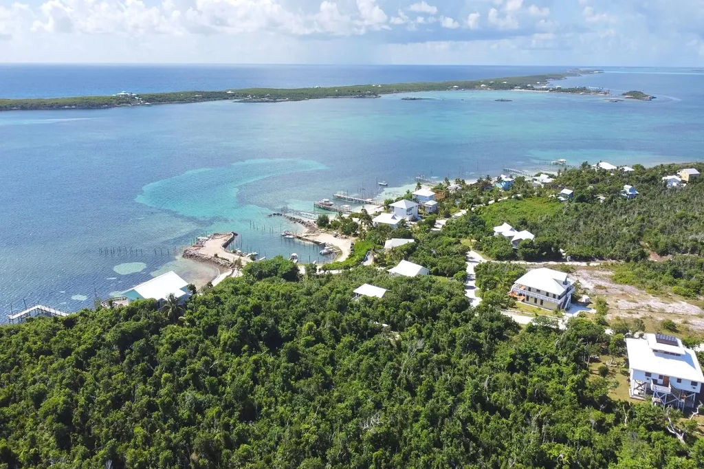 East Breeze, Lot 123 Abaco BS