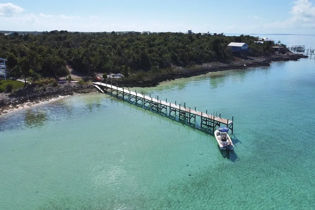 East Breeze, Lot 123 Abaco BS