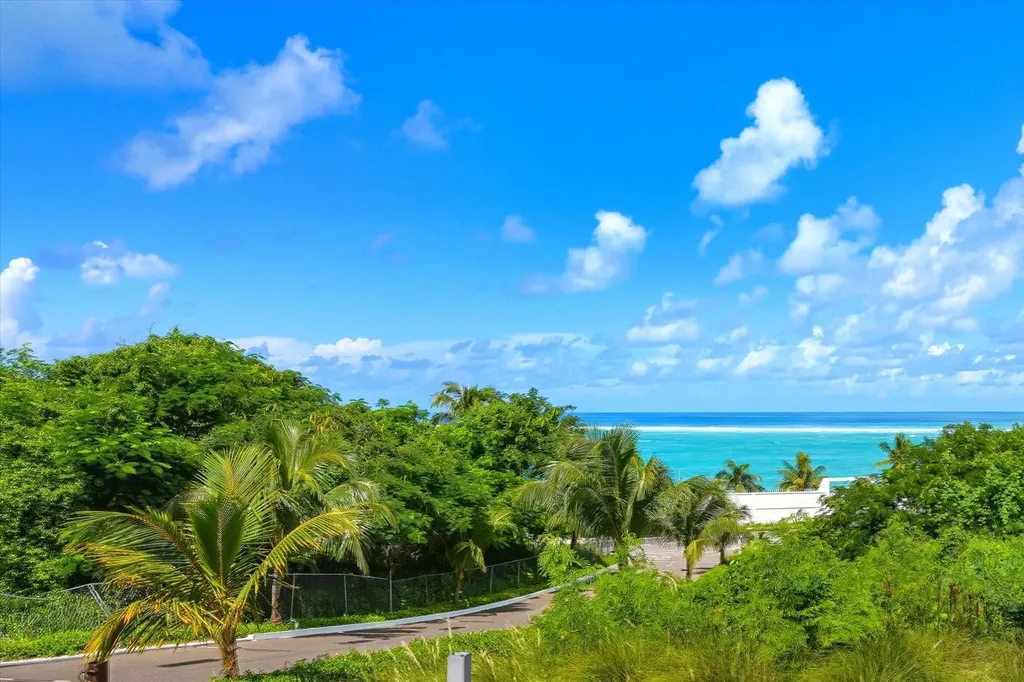 14 Miramar West New Providence Paradise Island BS