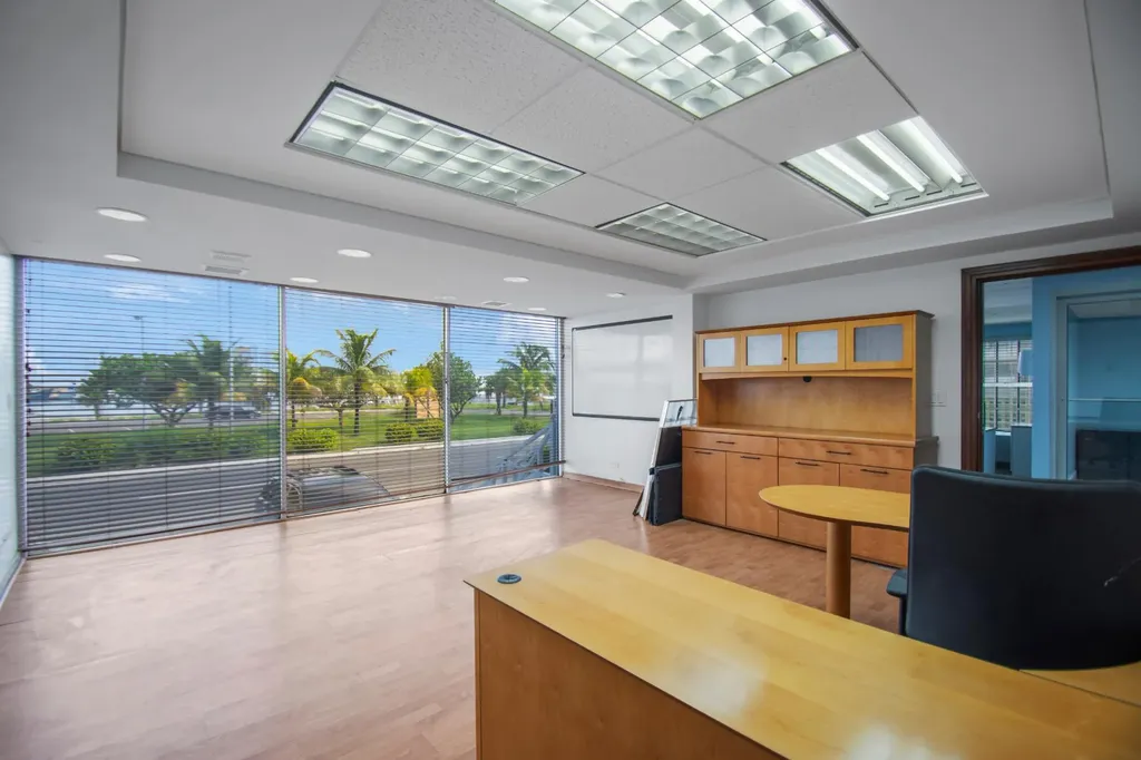 81 East Bay Street New Providence Paradise Island BS