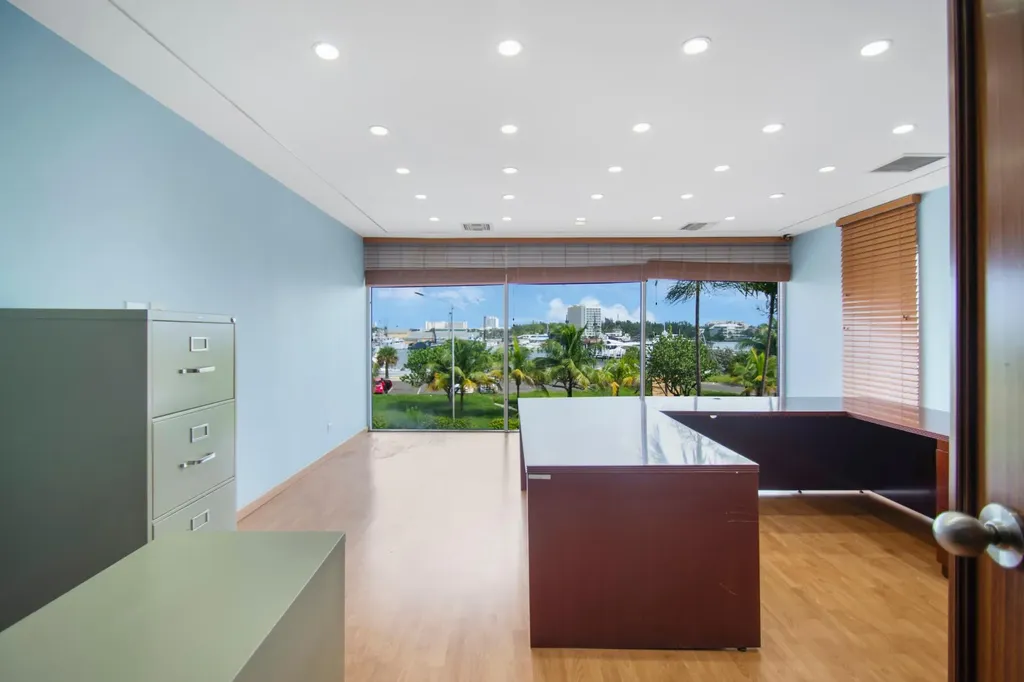 81 East Bay Street New Providence Paradise Island BS