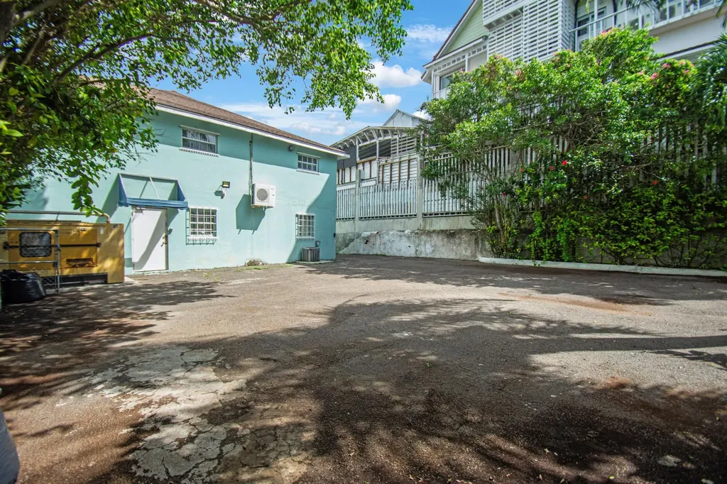 81 East Bay Street New Providence Paradise Island BS