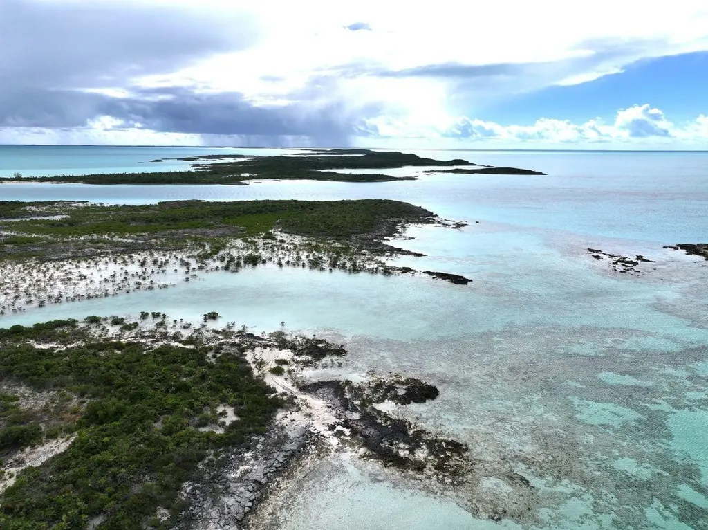 Gold Ring Cay Exuma BS