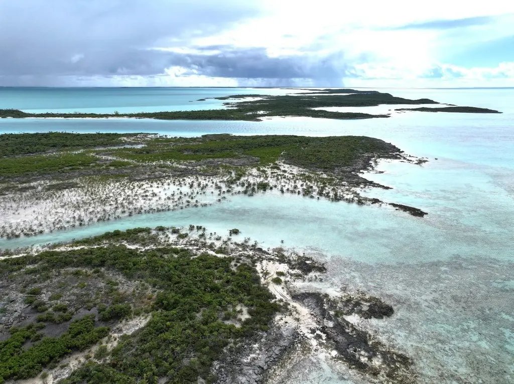 Gold Ring Cay Exuma BS