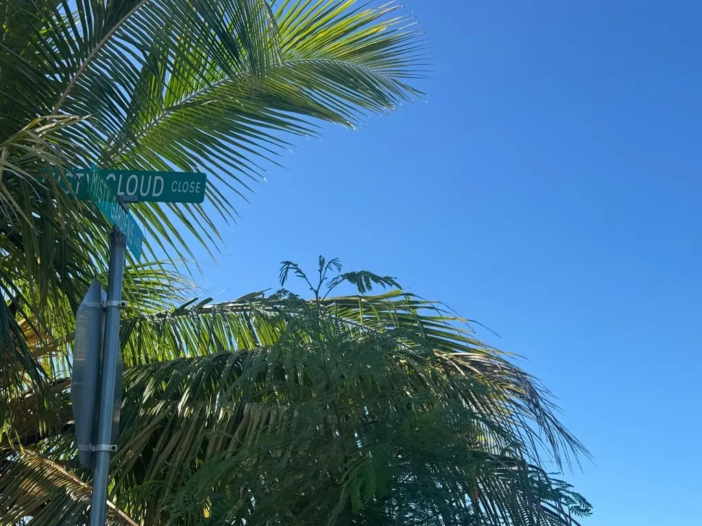 Misty Cloud Close New Providence Paradise Island BS