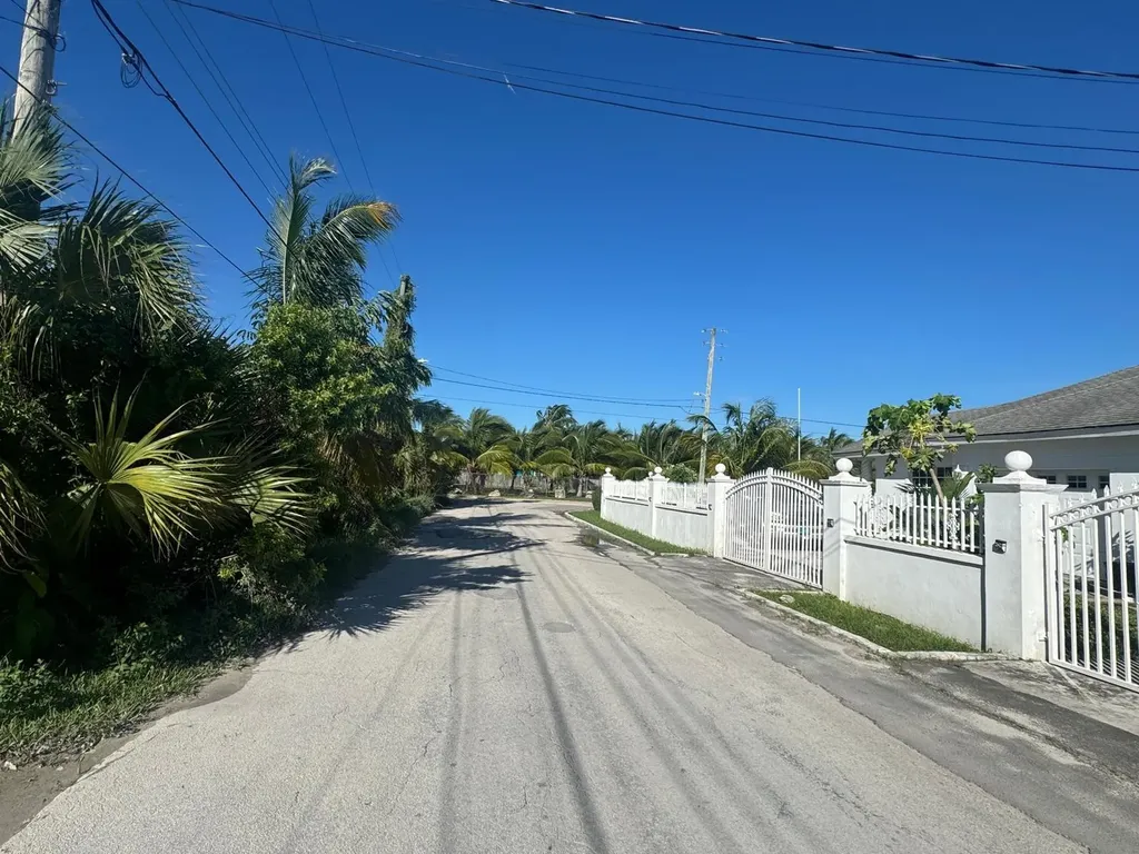 Misty Cloud Close New Providence Paradise Island BS
