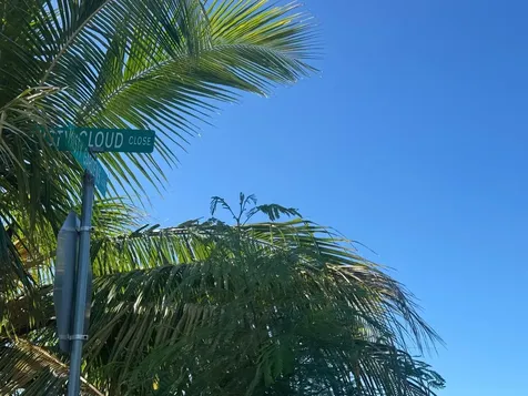 Misty Cloud Close New Providence Paradise Island BS