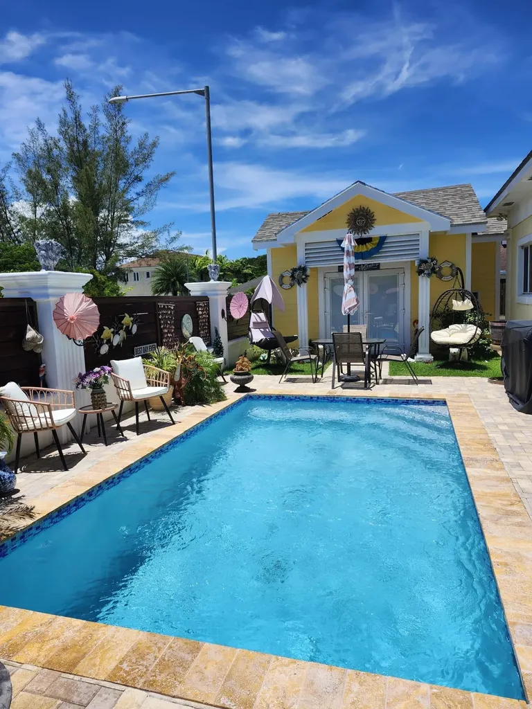 Dolphin Drive 17 New Providence Paradise Island BS