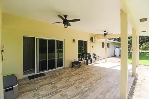 Hawaii Avenue Grand Bahama Freeport BS