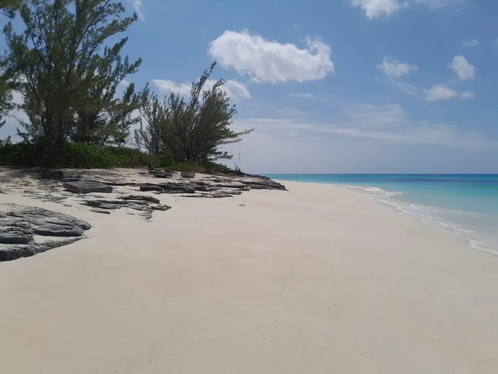 Green Castle 9-acre Lot Eleuthera BS