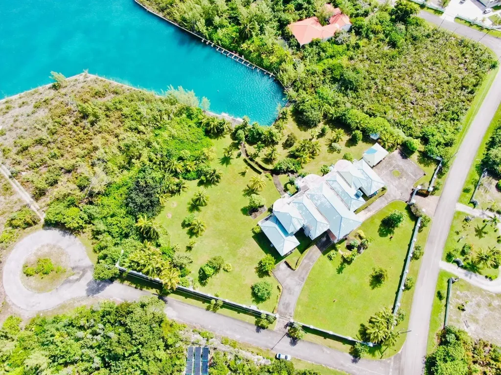 Bahamas Drive Colony Bay 26 & 27 Grand Bahama Freeport BS