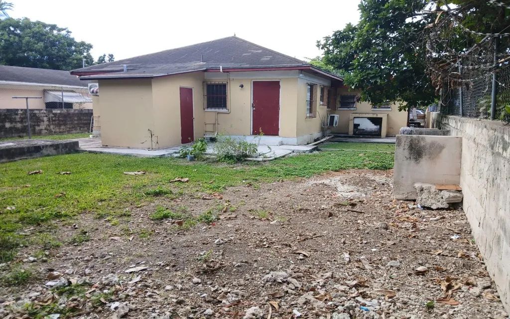 Triplex Englerston Subdivision New Providence Paradise Island BS