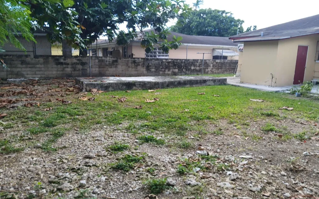 Triplex Englerston Subdivision New Providence Paradise Island BS