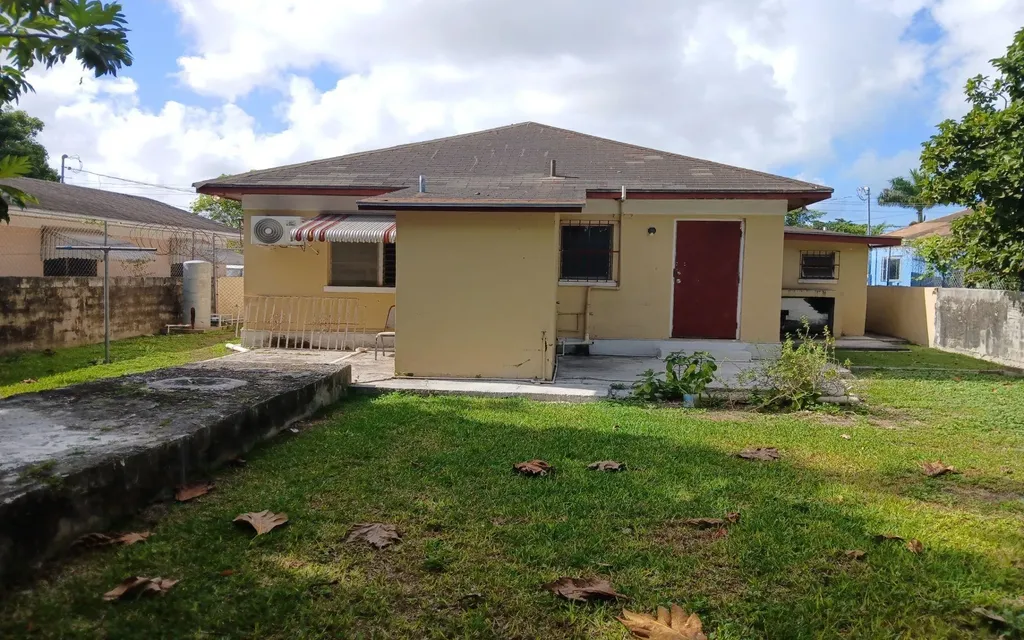 Triplex Englerston Subdivision New Providence Paradise Island BS