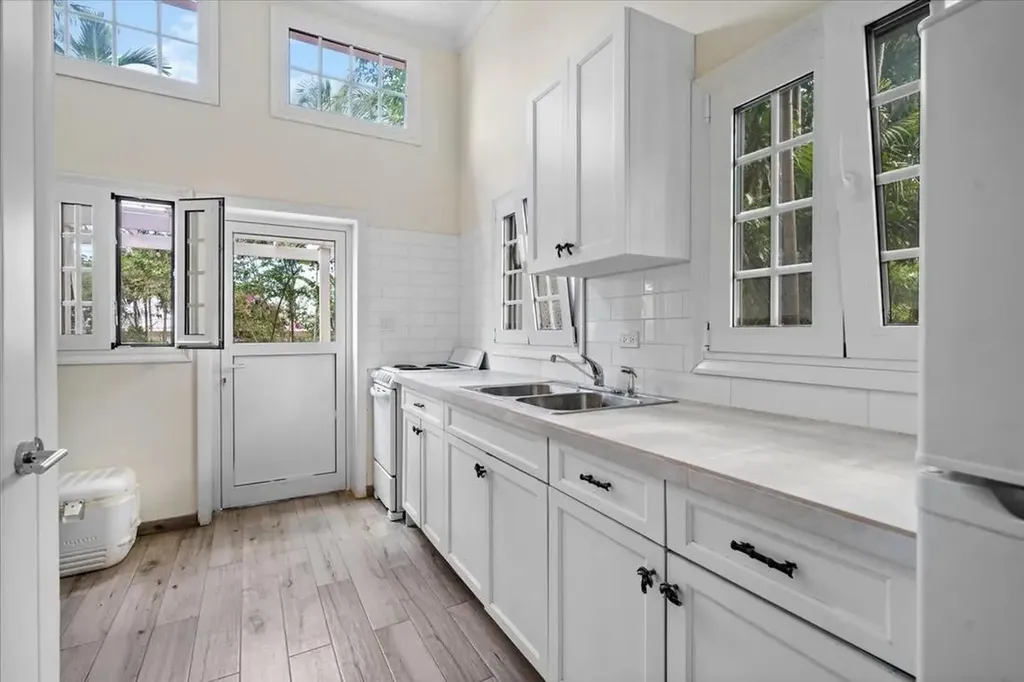 Sunset Drive New Providence Paradise Island BS